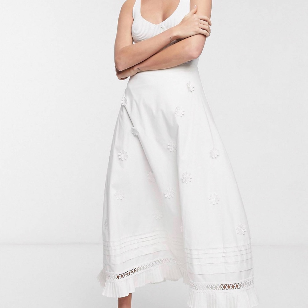NWT⚡️ Lost Ink midi skirt with pleated hem and floral applique in cotton
